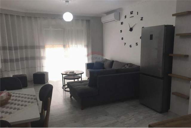 Tirane, jepet me qera apartament 2+1 Kati 2, 86 m² 500 Euro (Medreseja)