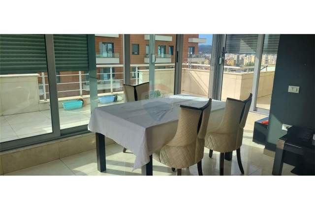 Tirane, jepet me qera apartament 2+1 Kati 8, 90 m² 550 Euro (Zogu i Zi)