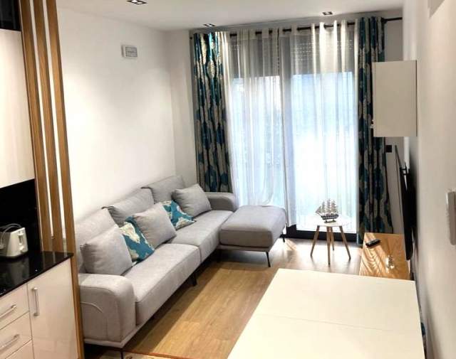 Tirane, jepet me qera apartament 1+1+BLK Kati 2, 650 Euro (TEG)