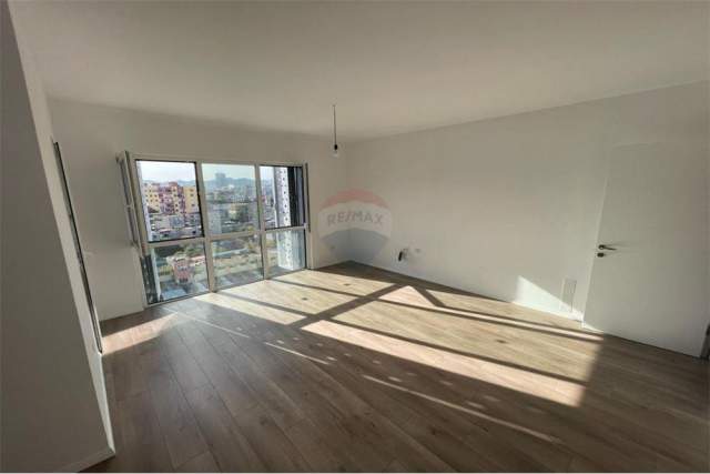 Tirane, jepet me qera apartament 1+1+A+BLK Kati 8, 72 m² 400 Euro (Emerald Center)