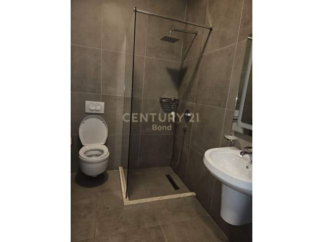 Tirane, jepet me qera apartament 65 m² 700 Euro