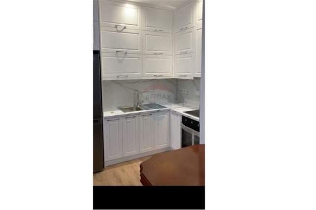 Tirane, jepet me qera apartament 1+1 Kati 5, 80 m² 400 Euro (Fresk)