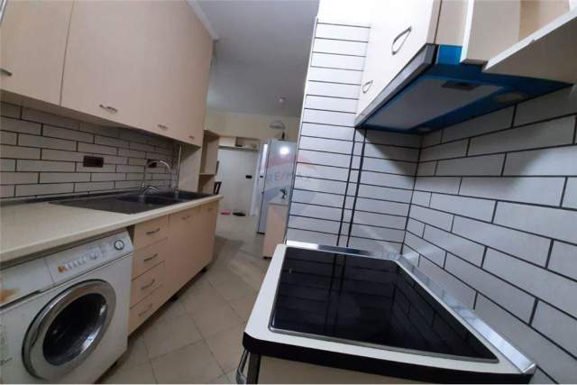 Tirane, jepet me qera Kati 2, 55 m² 430 Euro (5 Maji)