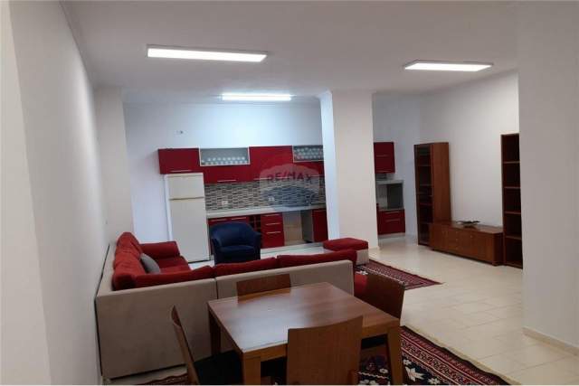 Tirane, jepet me qera apartament 2+1 Kati 1, 110 m² 370 Euro (Fresk)