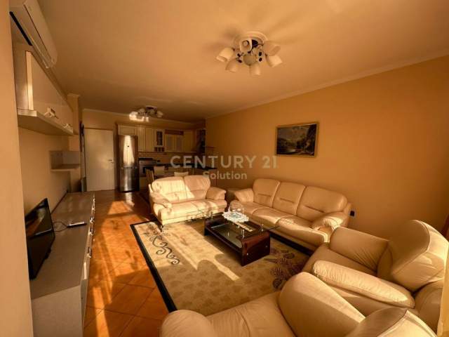 Tirane, jepet me qera apartament 2+1 Kati 4, 80 m² 550 Euro (Komplekset Delijorgji)