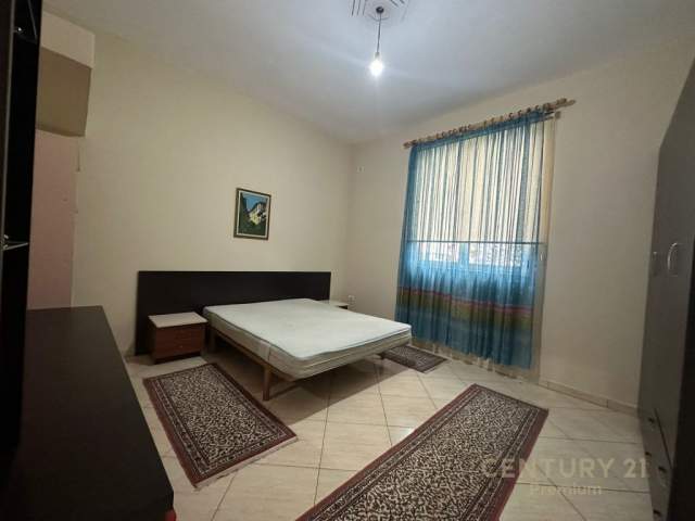 Tirane, jepet me qera apartament 2+1 Kati 2, 110 m² 400 Euro (Kopshti Zoologjik)