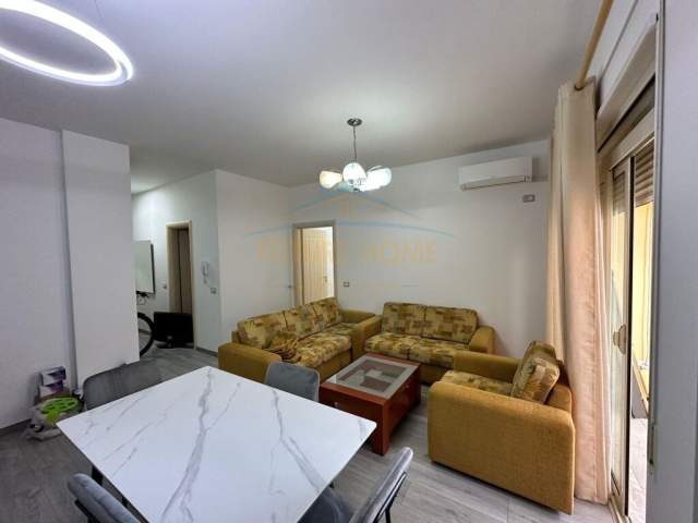Tirane, jepet me qera apartament 2+1+BLK Kati 4, 96 m² 650 Euro (Liqeni i Thate)