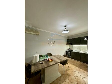 Shitet, Apartament 3+1+2, në Xhamllik, Tiranë. AREA39747