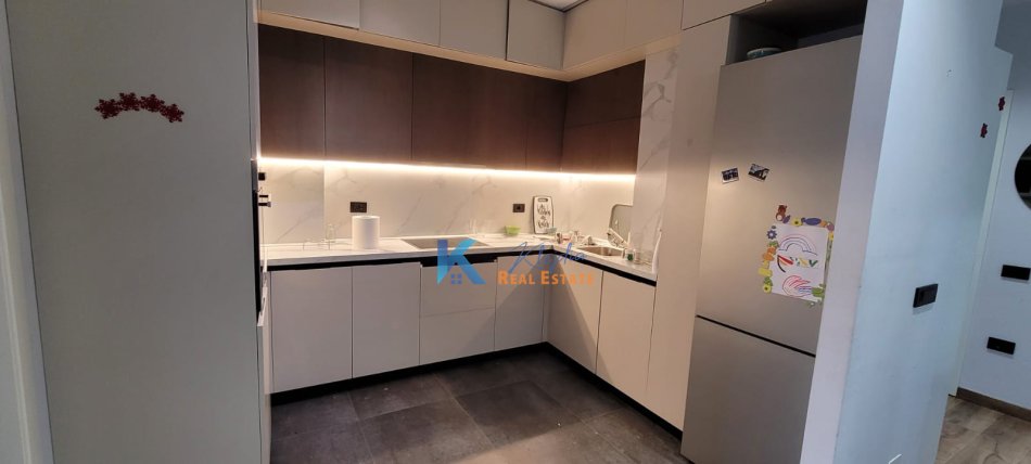 Tirane, shes apartament 3+1+Ballkon Kati 3, 110 m² 139.900 € (Fresk)
