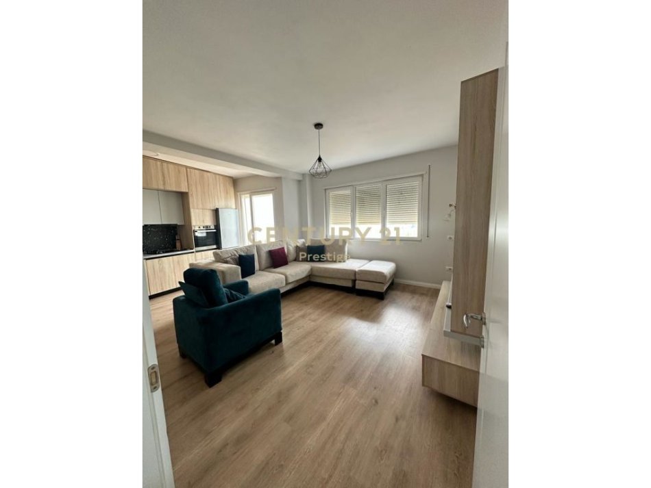 Tirane, jepet me qera apartament 2+1 Kati 4, 113 m² 530 € 