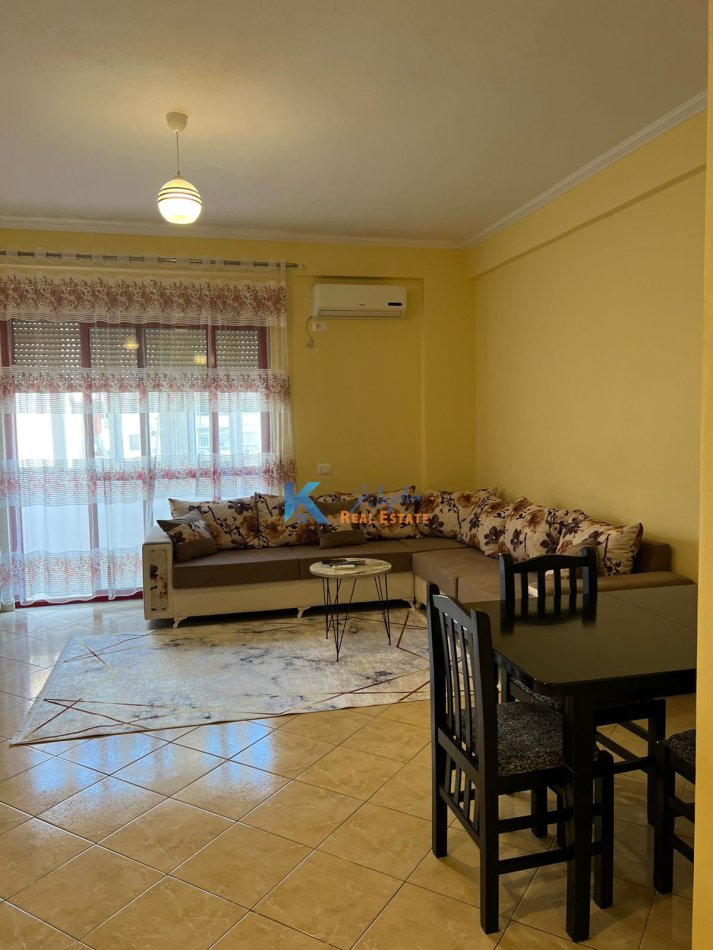 Tirane, jap me qera apartament 1+1+Ballkon Kati 4, 60 m² 330 € (Kthesa e Kamzes)