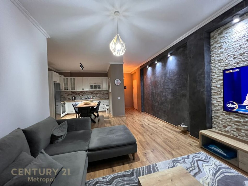 Tirane, jepet me qera apartament 2+1 Kati 3, 108 m² 800 € (kopeshti botanik)