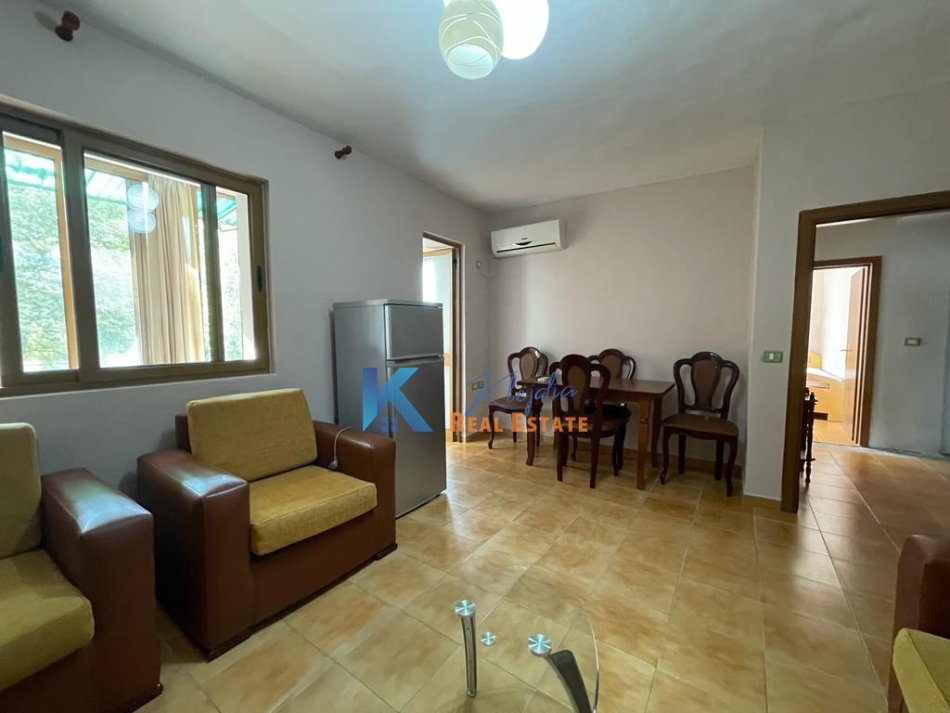 Tirane, jap me qera apartament 2+1+Ballkon Kati 2, 75 m² 400 € (Ali Dem)