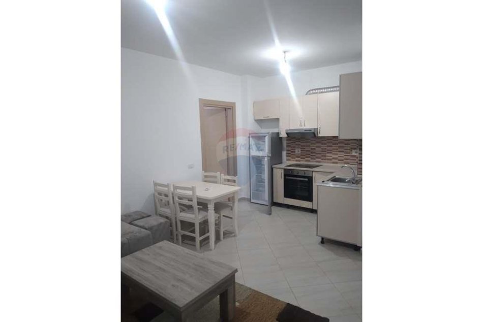 Tirane, jepet me qera apartament 2+1 , 74 m² 500 € (Liqeni i Thate)