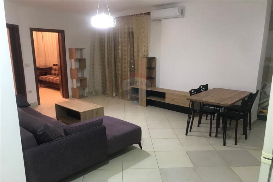 Tirane, jepet me qera apartament 2+1 Kati 2, 80 m² 400 € (besim alla - Yzberisht - Pallatet Cabej)