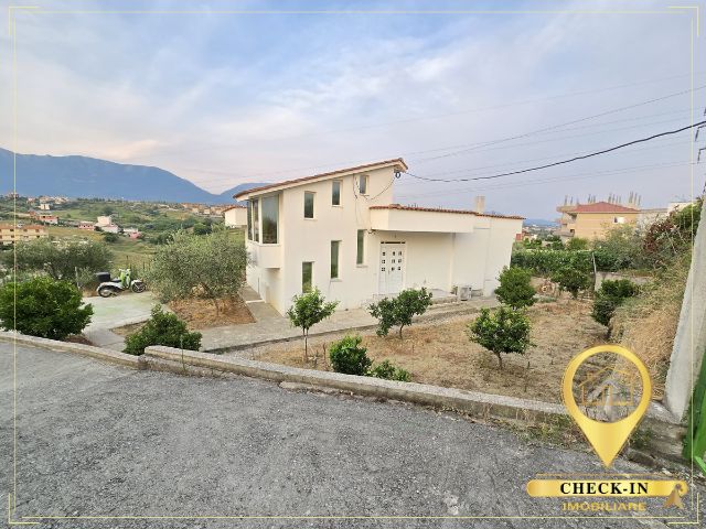 Tirane, jepet me qera shtepi 1 Katshe Kati 0, 100 m² 550 € (Sauk Lart)