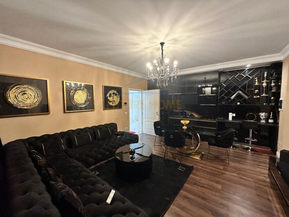 Tirane, shitet apartament 2+1+2 Parkime, Kati 0, 93 m² 325.000 € (Teg)