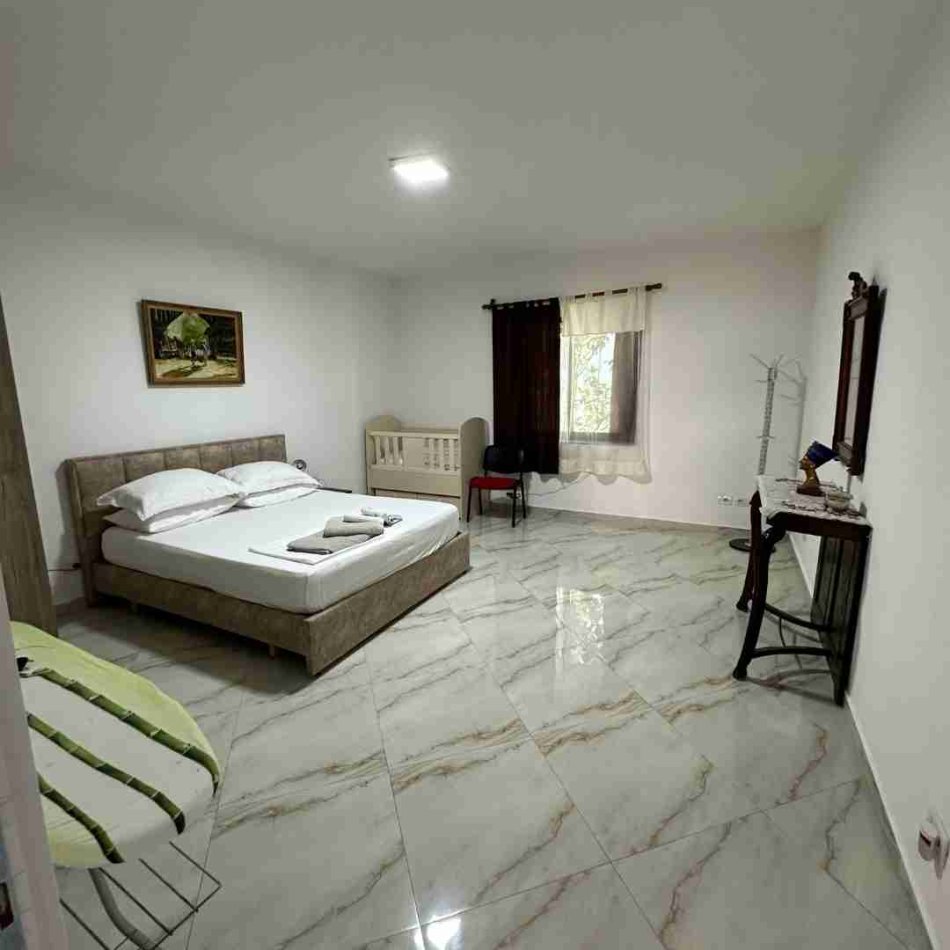 Tirane, jepet me qera apartament 2+1+Ballkon Kati 2, 120 m² 600 € (Don Bosko)