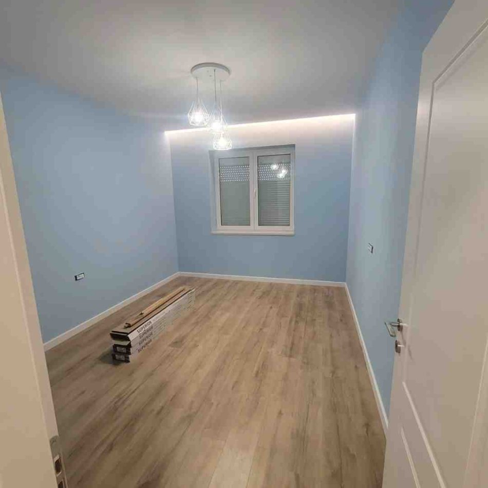 Tirane, shitet apartament 2+1+Ballkon Kati 1, 62 m² 135.000 € (Medreseja)