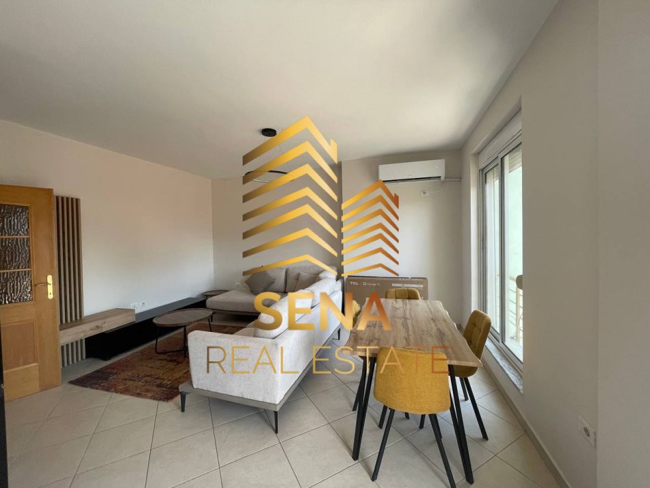 Tirane, jepet me qera apartament 2+1 , 115 m² 850 € (Rruga e Kavajes)