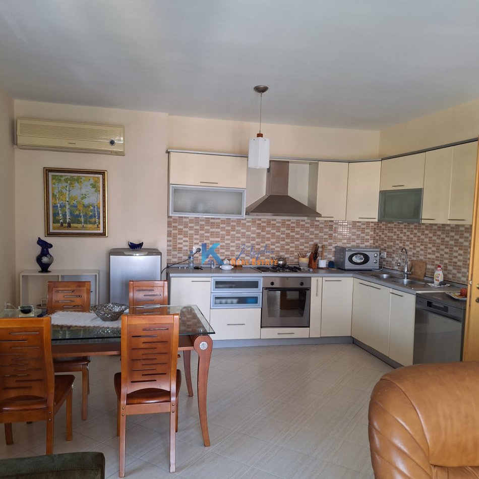 Tirane, jepet me qera apartament 2+1 Kati 8, 103 m² (Rruga e Elbasanit, afer Stadiumit)