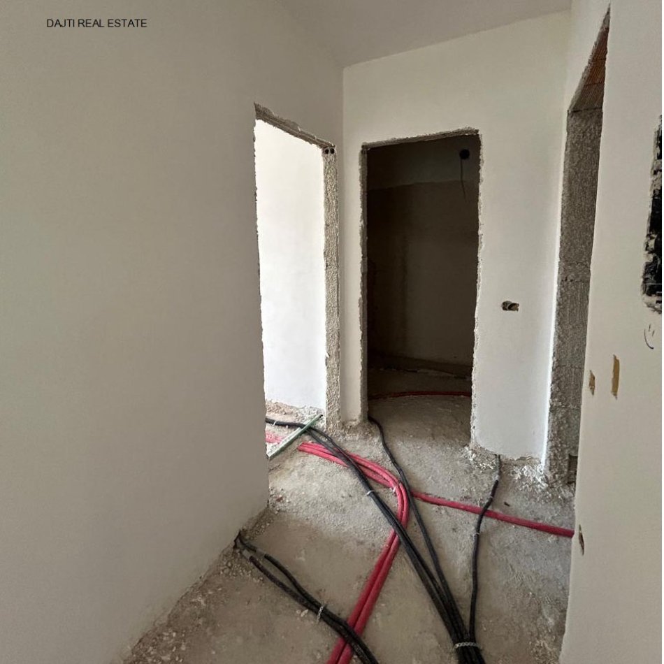 Tirane, shitet apartament 2+1+Ballkon Kati 5, 102 m² 170.000 € (Jordan Misja,afer Hipotekes)