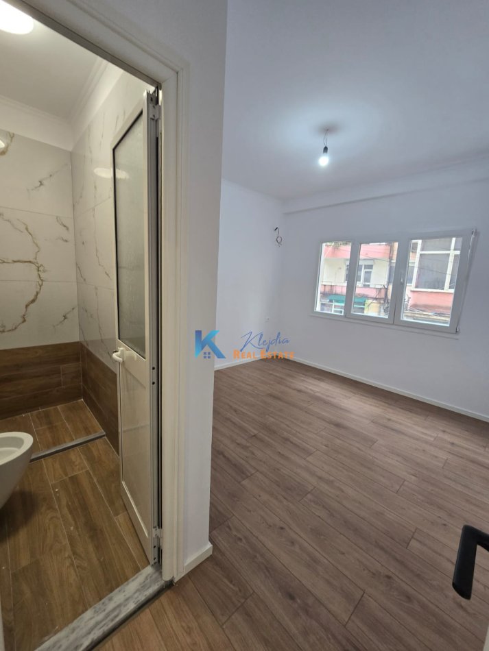 Tirane, shitet apartament 2+1 Kati 2, 87 m² 210.000 € (Rruga e Elbasanit, prane Lion Park)
