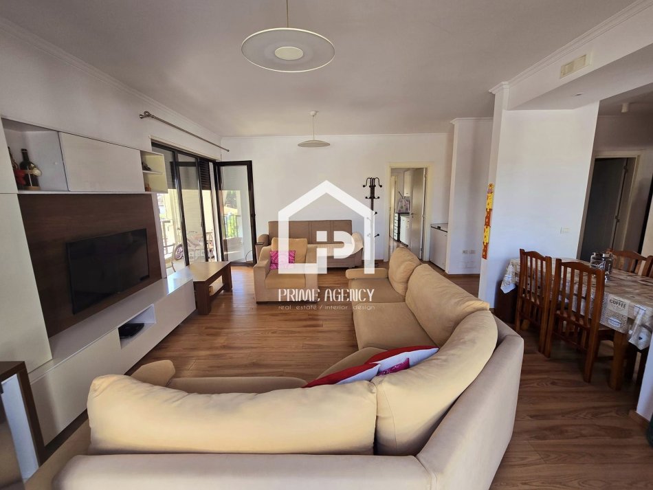 OKAZION: Tirane, shitet 3+1+Aneks+Ballkon Kati 3/ 195.000 € (KOMBINAT)