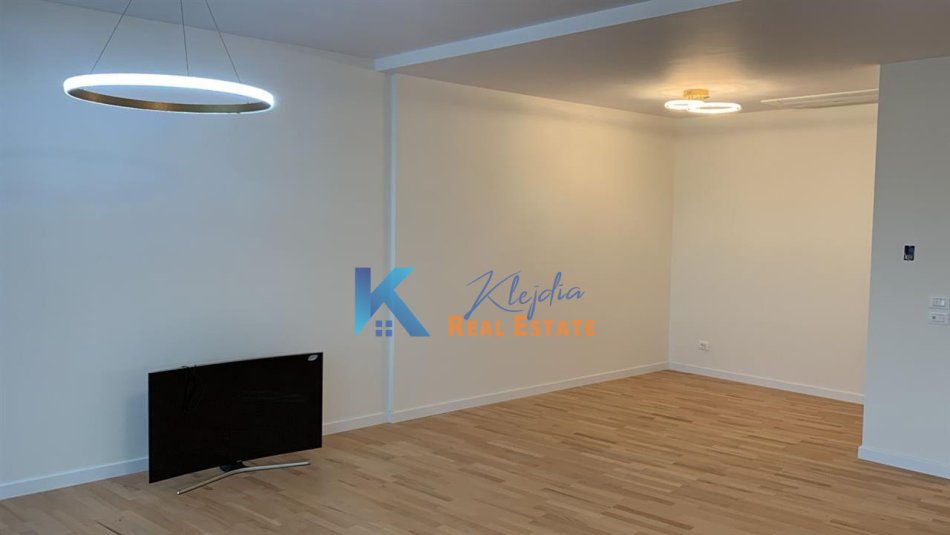 Tirane, jap me qera apartament 2+1+Ballkon Kati 5, 120 m² 1.500 € (Liqeni, Rezidenca Lake View)