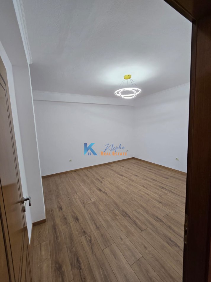 Tirane, shitet apartament 1+1+Ballkon Kati 5, 55 m² 900.000 € (Rruga e Dibres, prane Fakultetit te Mjeksise)