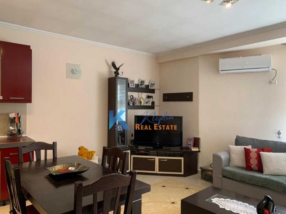 Tirane, shes apartament 2+1+Ballkon Kati 6, 98 m² 125.000 € (Yzberisht)