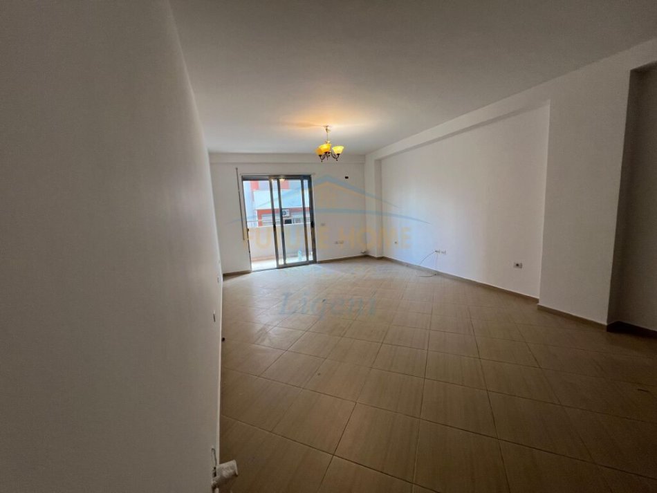 Tirane, jepet me qera 2+1 Kati 2, 108 m² 550 € (Liqeni i Thate, Me pamje nga Liqeni)
