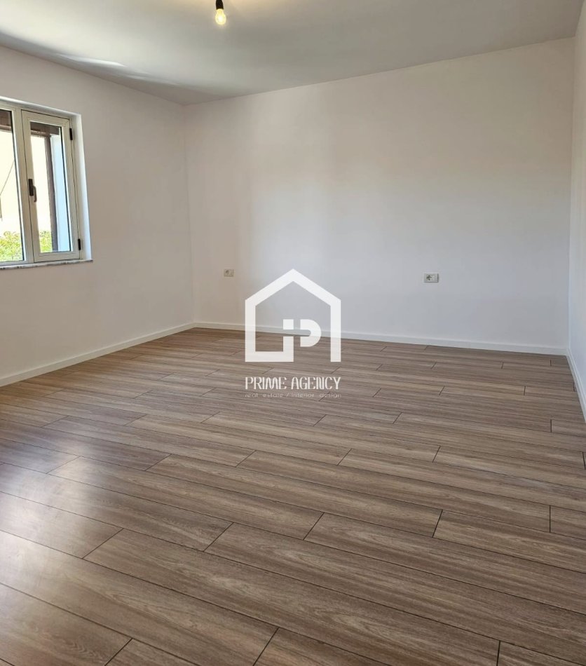 Shitet: Apartament 1+1 /Zona : Xhamia e Tabakëve