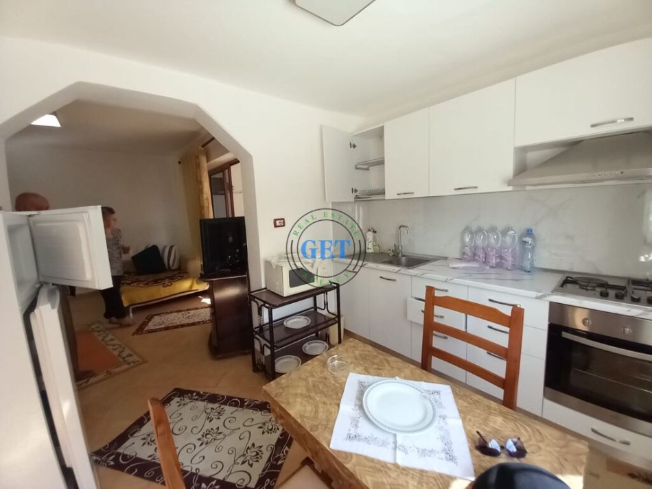 Durres, jepet me qera apartament 1+1 Kati 0, 300 € (Vollga)