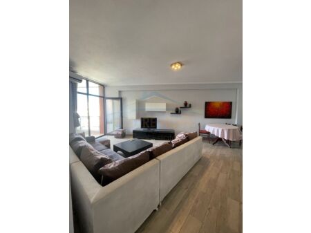 Shitet, Apartament 2+1+2, Unaza e Re, Tiranë. AREA39813