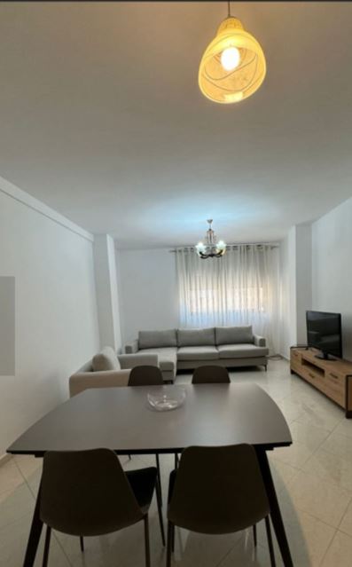 Tirane, jepet me qera apartament 2+1 Kati 3, 75 m² 500 € (Ambasada amerikane)