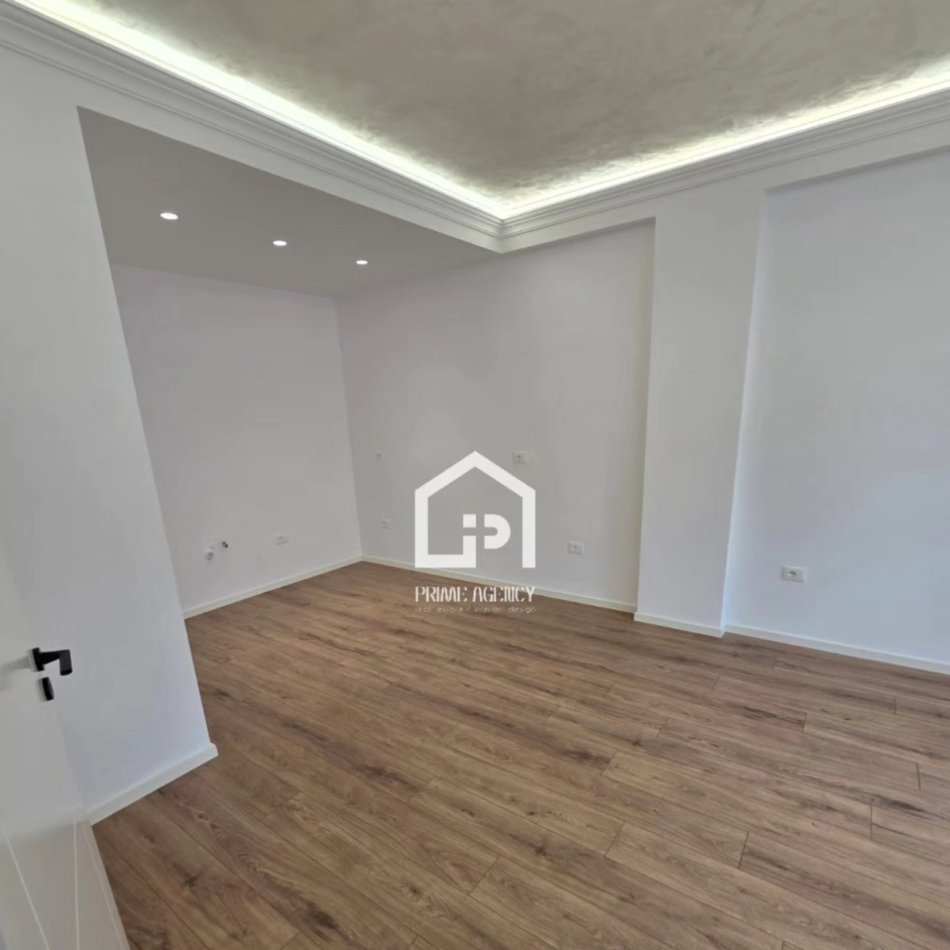 SHITET APARTAMENT 2+1/Rruga Kavajës/ Qendra biznesit : Condor Center