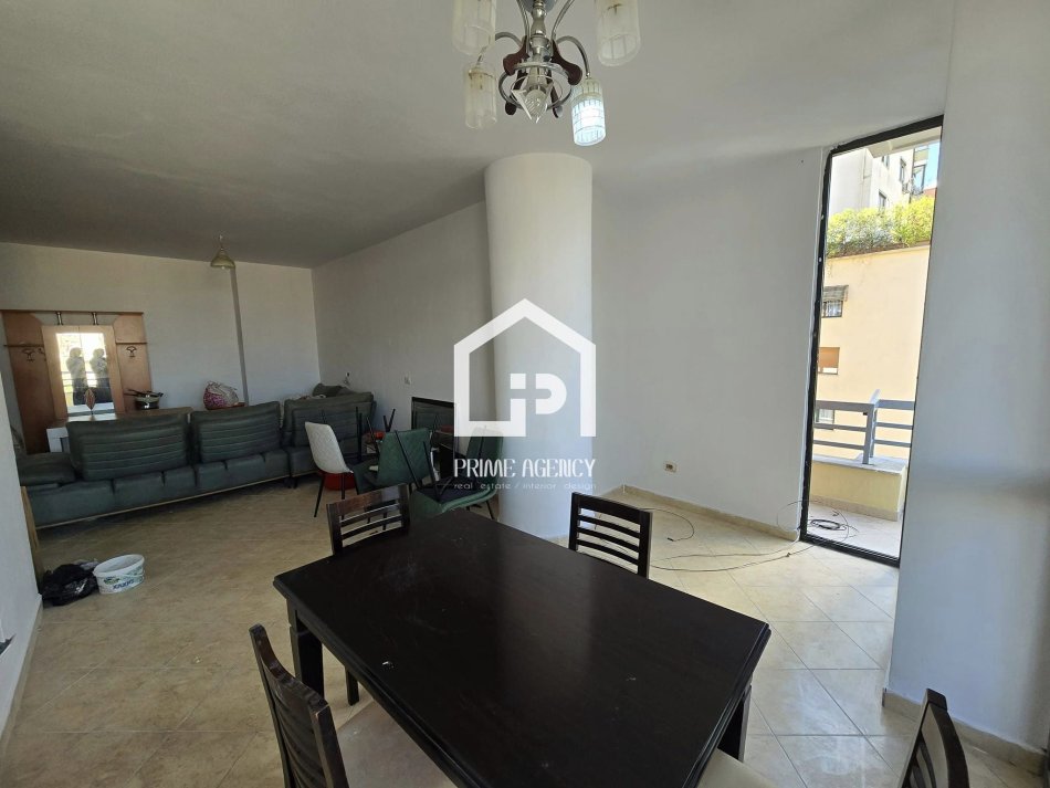 SHITET APARTAMENT 1+1/21 Dhjetori/ Pranë Market Joena