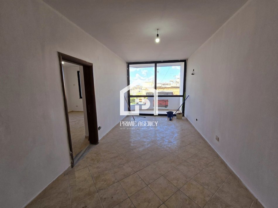 SHITET APARTAMENT 1+1/21 Dhjetori/ Pranë Market Joena
