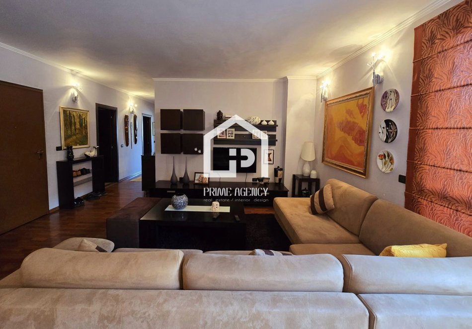 SHITET: Super APARTAMENT 2+1+2/ Pranë Market Joena_ Zona: 21 Dhjetori