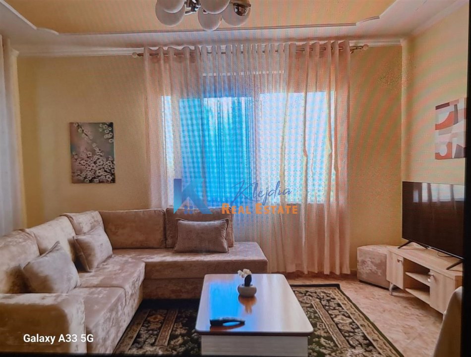 Tirane, jap me qera apartament 2+1+Ballkon Kati 9, 94 m² 650 € (Stacioni i Trenit)