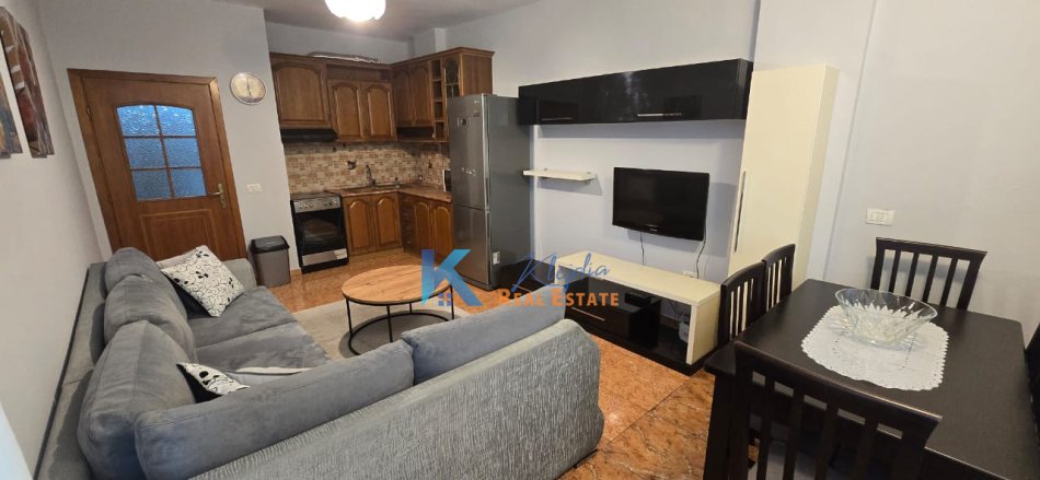 Tirane, jap me qera apartament 1+1+Ballkon Kati 7, 55 m² 50.000 € (Ish Parku i Autobuzave)