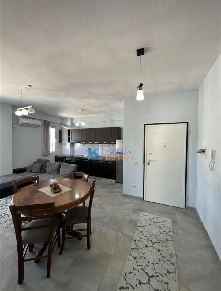 Tirane, jap me qera apartament 1+1+Ballkon Kati 9, 65 m² 500 € (Oxhaku)