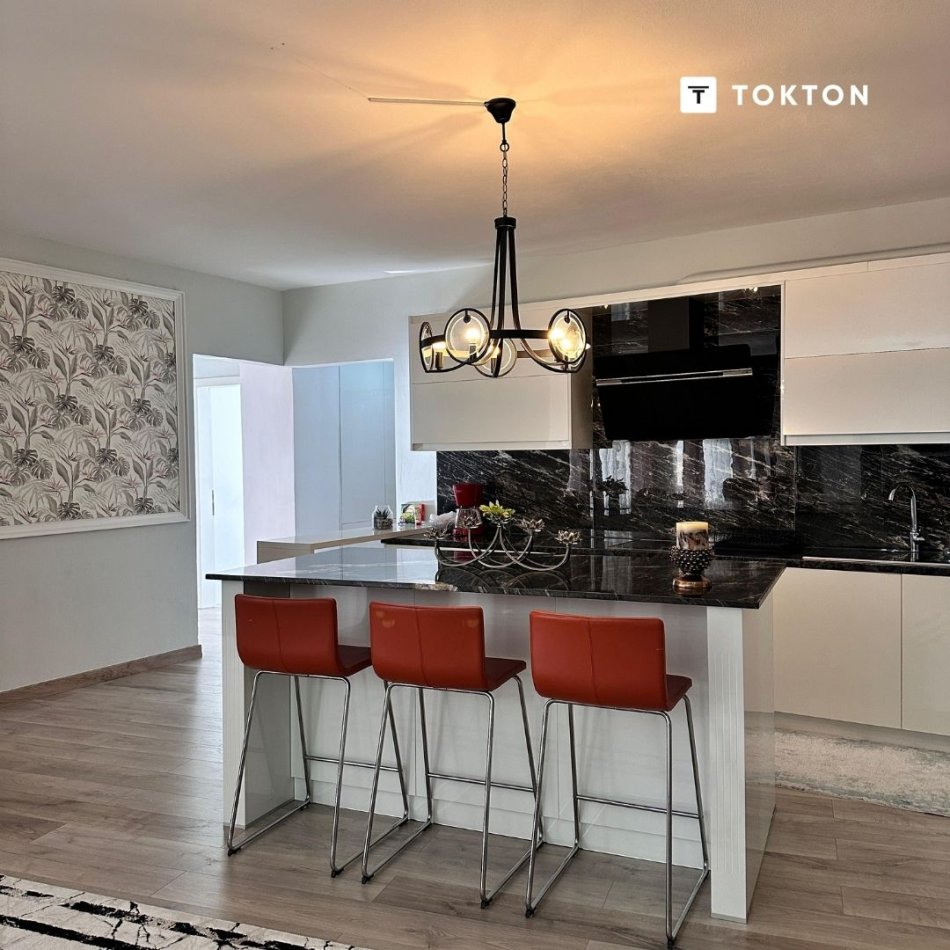 Sarande, shitet apartament 3+1 Kati 5, 160 m² 250.000 € (Rruga Studenti, Sarandë, TT 1452)