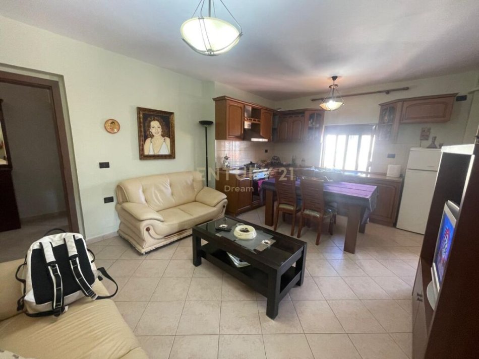 Tirane, shes apartament 3+1 Kati 5, 80 m² 110.000 € (Rruga Bardhyl)