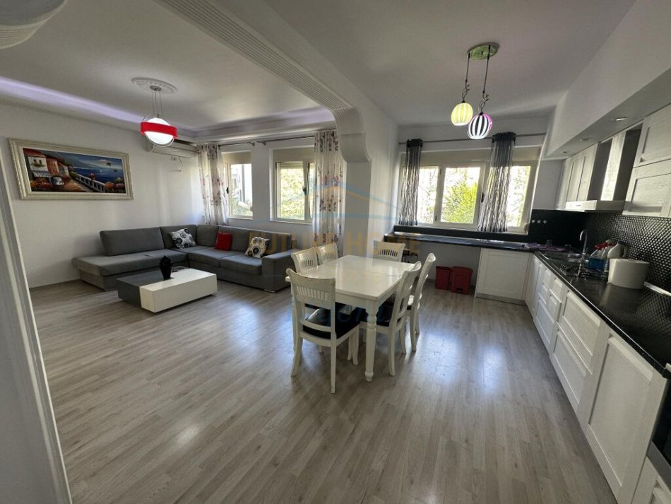 Tirane, shitet apartament 2+1+Ballkon Kati 3, 100 m² 198.000 € (Liqeni i Thate)