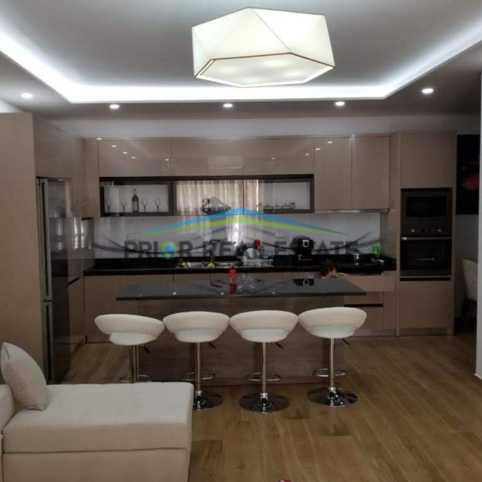 Tirane, shitet apartament 2+1+Ballkon Kati 10, 124 m² 250.000 € (Don Bosko)