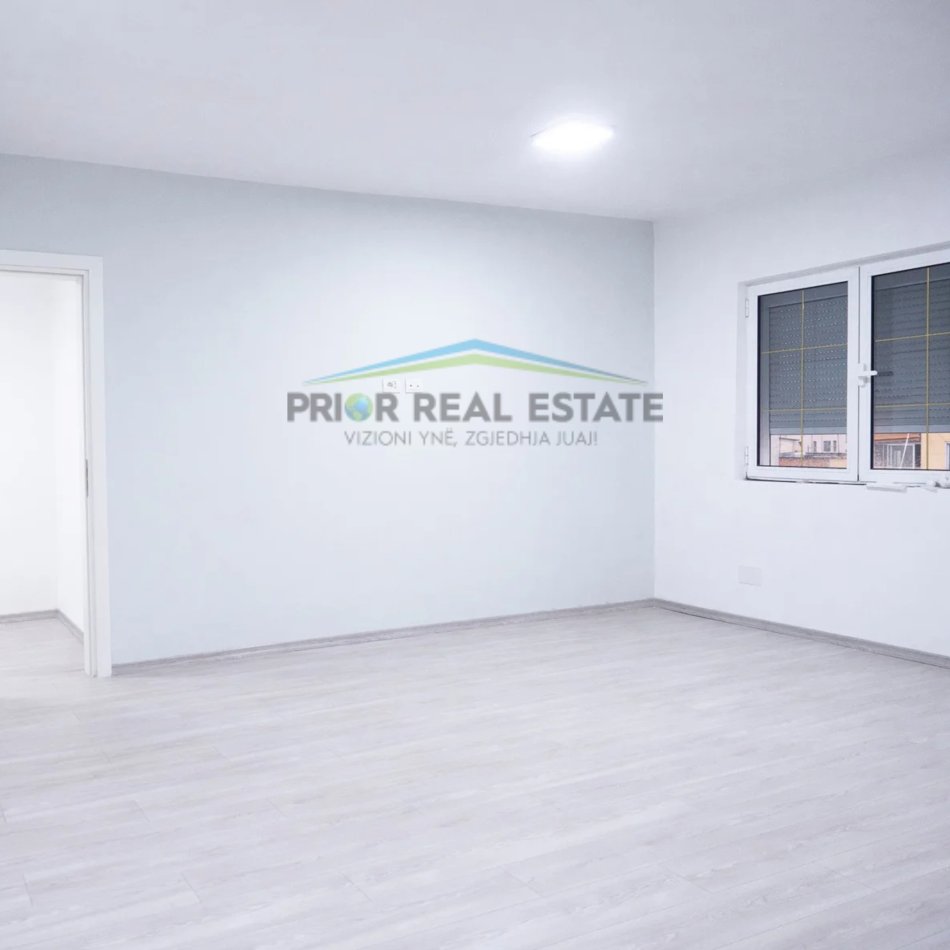Tirane, jepet me qera apartament 2+1+2+tarrace per zyra, Kati 6, 193 m² 100.000leke/muaj (Sheshi Willson)