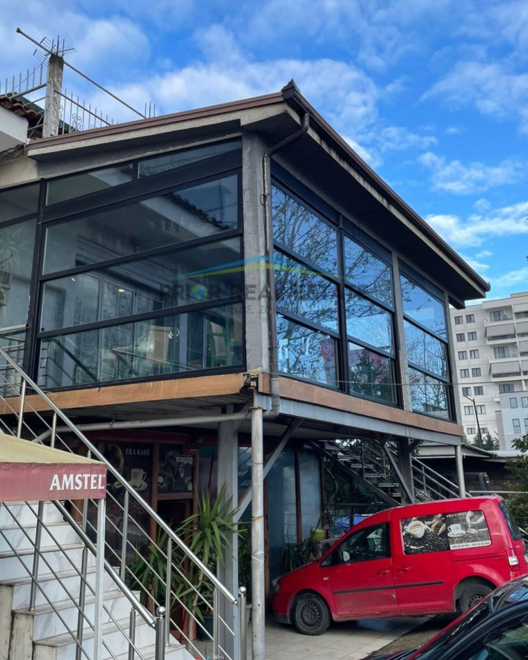 Tirane, jepet me qera ambjent biznesi Kati 2, 124 m² 800 € (Bathore)