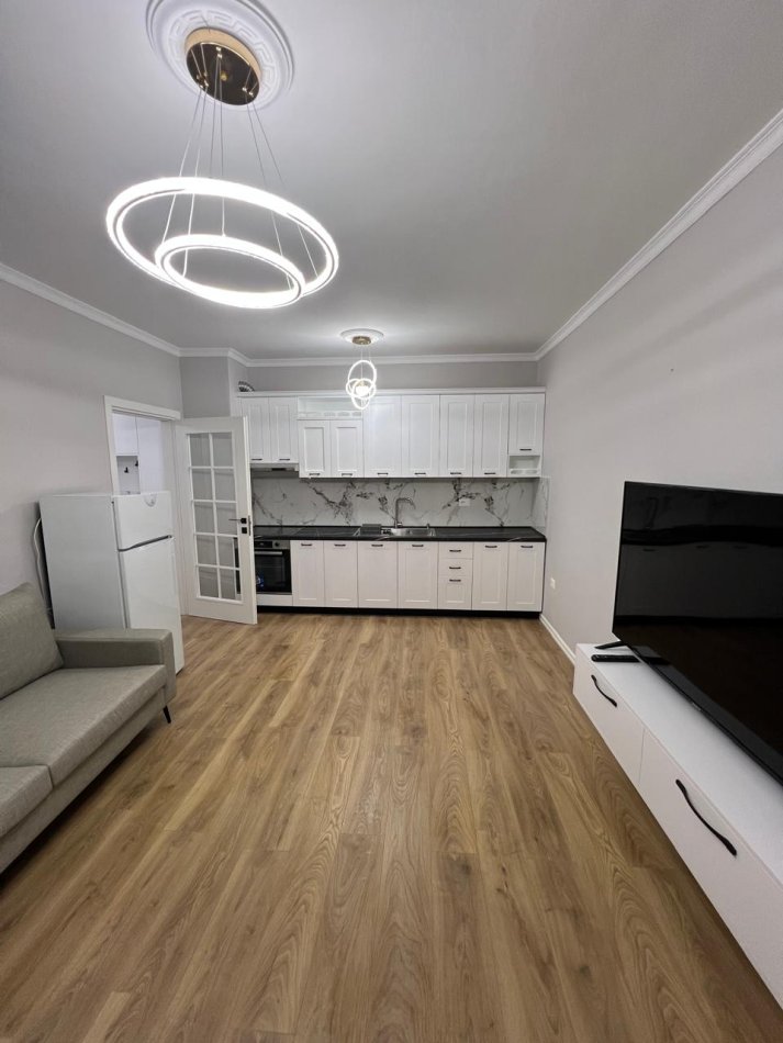 Tirane, jepet me qera apartament 1+1 Kati 7, 71 m² 700 € (Komuna e Parisit)